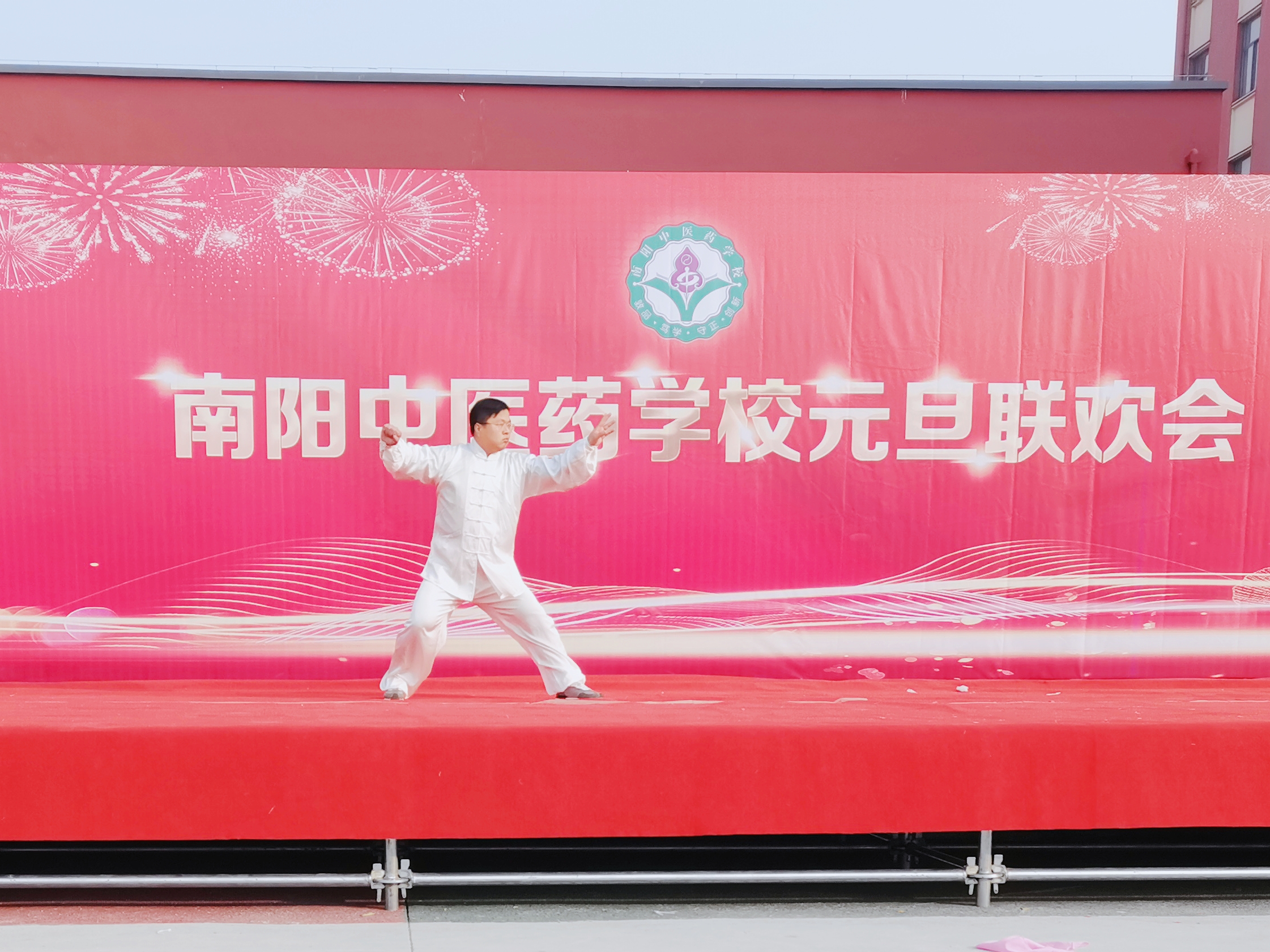 2d5a922f31f8407ee65f2a78eaa12e7.jpg